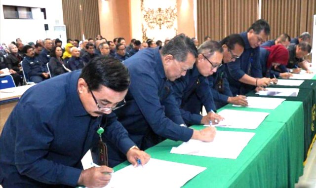 Komitmen Anti-KKN Ditegaskan, PT Surabaya Lakukan Penandatanganan Pakta Integritas