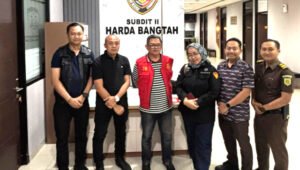 Buron Kasus Penipuan Rp4,2 Miliar Ditangkap di Tanjung Perak, Notaris Lutfi Afandi Dieksekusi Kejari Surabaya