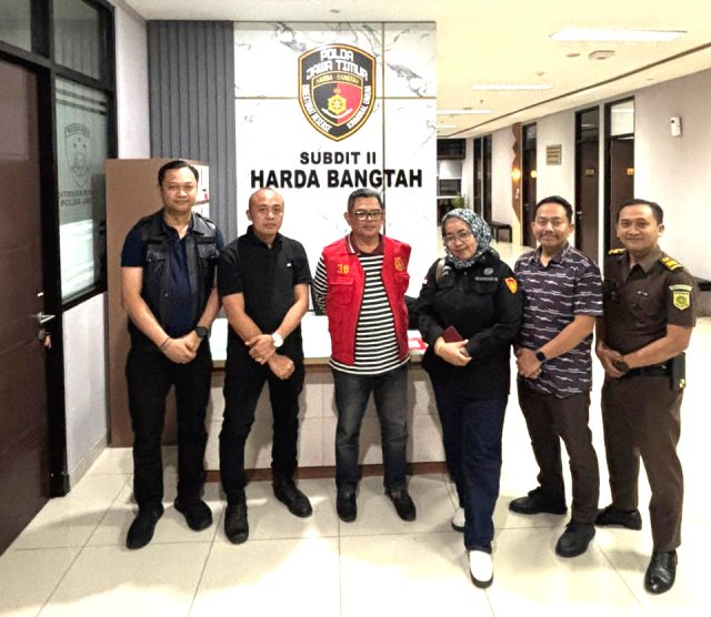 Buron Kasus Penipuan Rp4,2 Miliar Ditangkap di Tanjung Perak, Notaris Lutfi Afandi Dieksekusi Kejari Surabaya