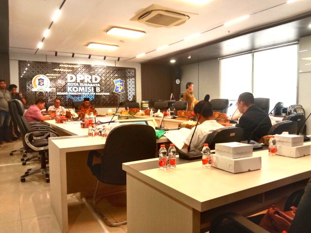 DPRD Kota Komisi B Gelar Hearing: Pemkot Surabaya dan PT Unicomindo Perdana Soal Tagihan Rp 104 M