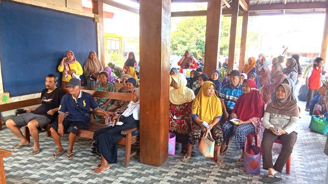 Pemdes Buduran Salurkan Bantuan Pangan Gratis Untuk 557 KPM
