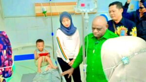 Menteri HAM Natalius Pigai Sidak RSIA IBI Surabaya, Soroti Dugaan Keracunan Massal Program MBG