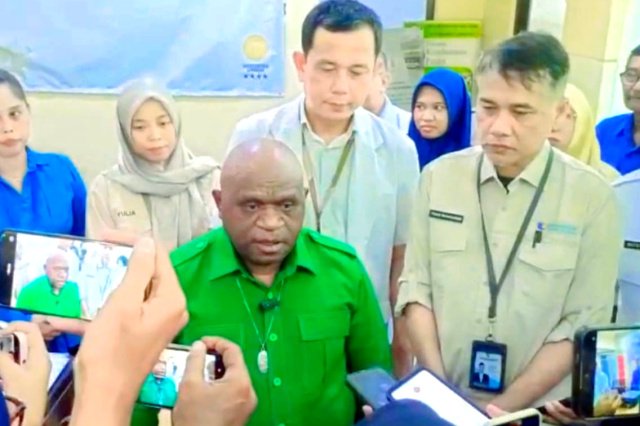 Menteri HAM Natalius Pigai Sidak RSIA IBI Surabaya, Soroti Dugaan Keracunan Massal Program MBG