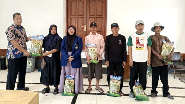 Pemdes Bibrik Salurkan Benih Padi Unggul kepada 45 Petani, Dukung Produktivitas dan Ketahanan Pangan di Madiun