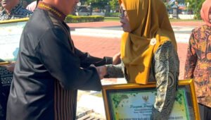 Pemdes Tiron Raih Penghargaan Juara Terbaik Bank Sampah se-Kabupaten Madiun pada Hari Jadi ke-458 Kabupaten Madiun