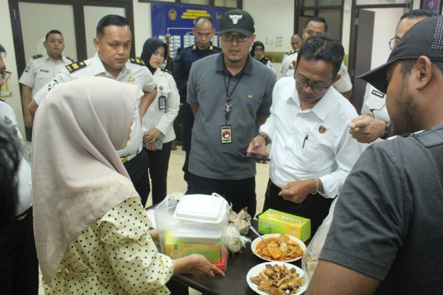 Petugas Rutan Kelas I Surabaya Gagalkan Penyelundupan Barang Kristal Putih Yang Diduga Narkoba Jenis Sabu