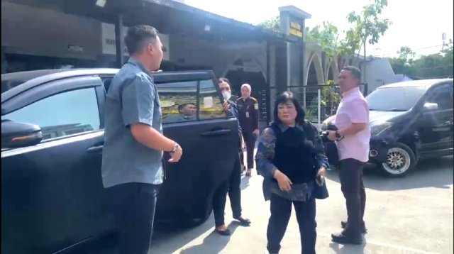 Makan Siang di Restoran, DPO Kasus Penipuan Dibekuk Tim Tabur Kejari Surabaya
